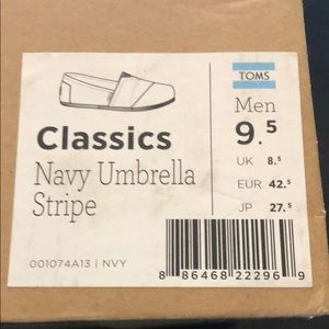 Men’s classic TOMS shoe